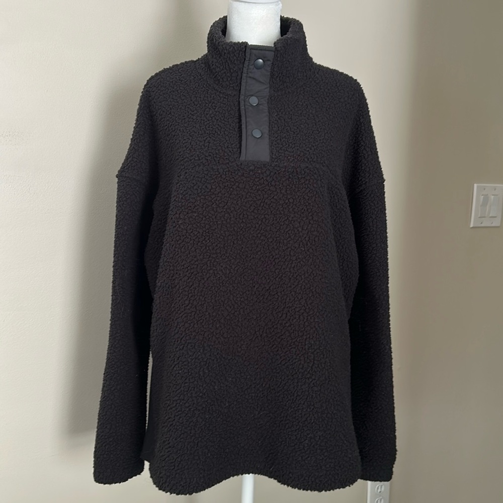 Old Navy Women’s Fleece Tunic Pullover. Great features. Great condition. Size M
